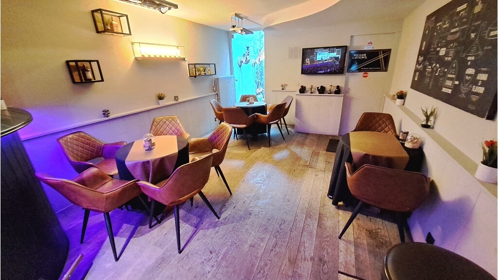 Overname instapklare lounge- en tapasbar met ruim terras in Brugge