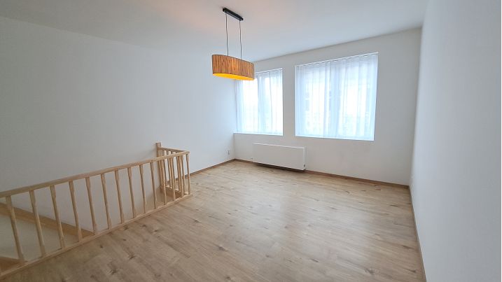 Comfortabel duplex appartement te huur in Torhout | Stationsstraat 12 Torhout (8820) | De Brugse Databank Vastgoed - immo - real estate -  050 34 34 20