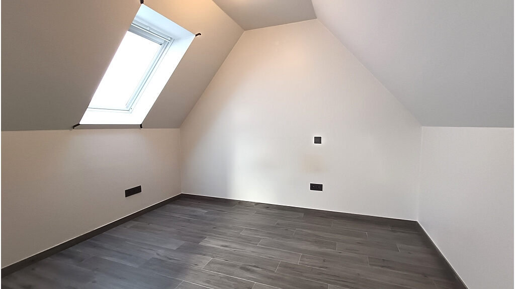 Recente Wooneenheid in Loft-Stijl met Dakterras te huur in Torhout