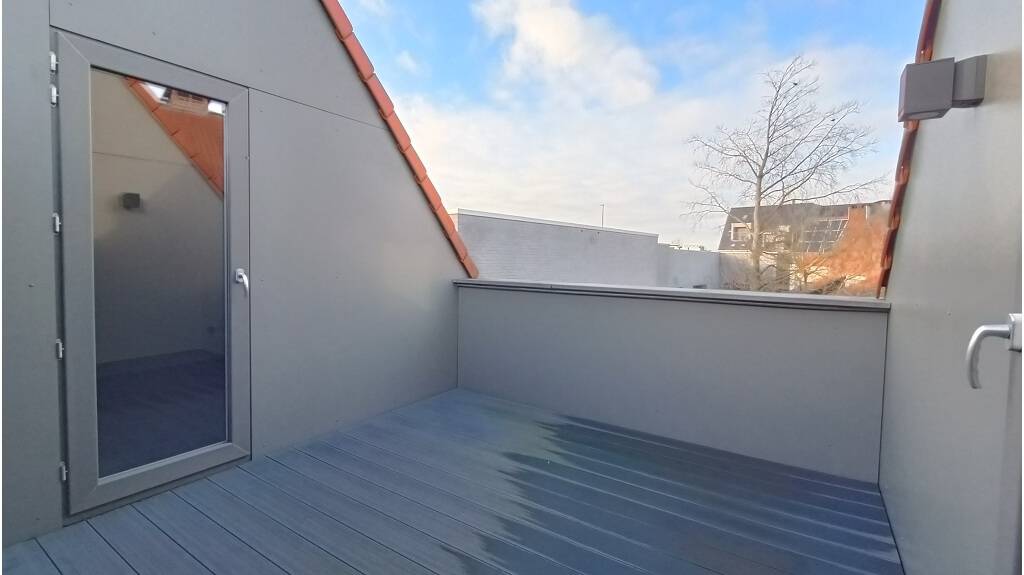 Recente Wooneenheid in Loft-Stijl met Dakterras te huur in Torhout