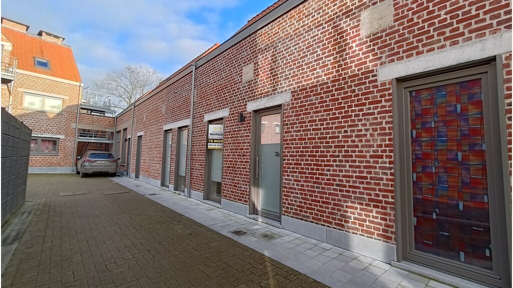 Recente Wooneenheid in Loft-Stijl met Dakterras te huur in Torhout