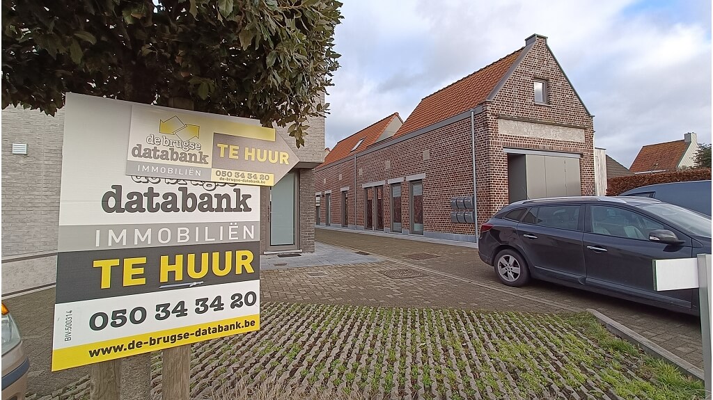 Recente Wooneenheid in Loft-Stijl met Dakterras te huur in Torhout