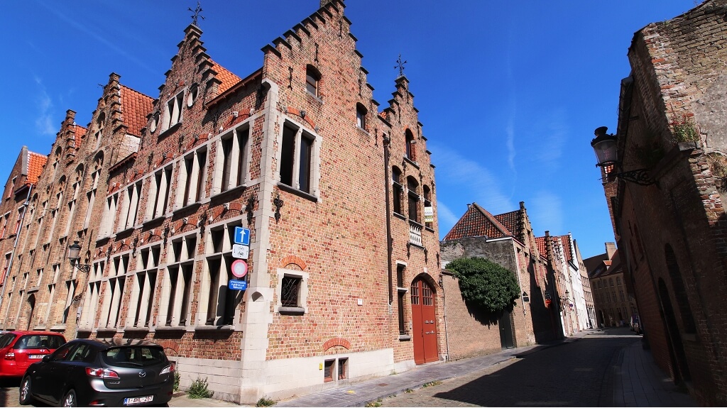 Volledig vernieuwd 1-slaapkamerappartement te huur in Brugge