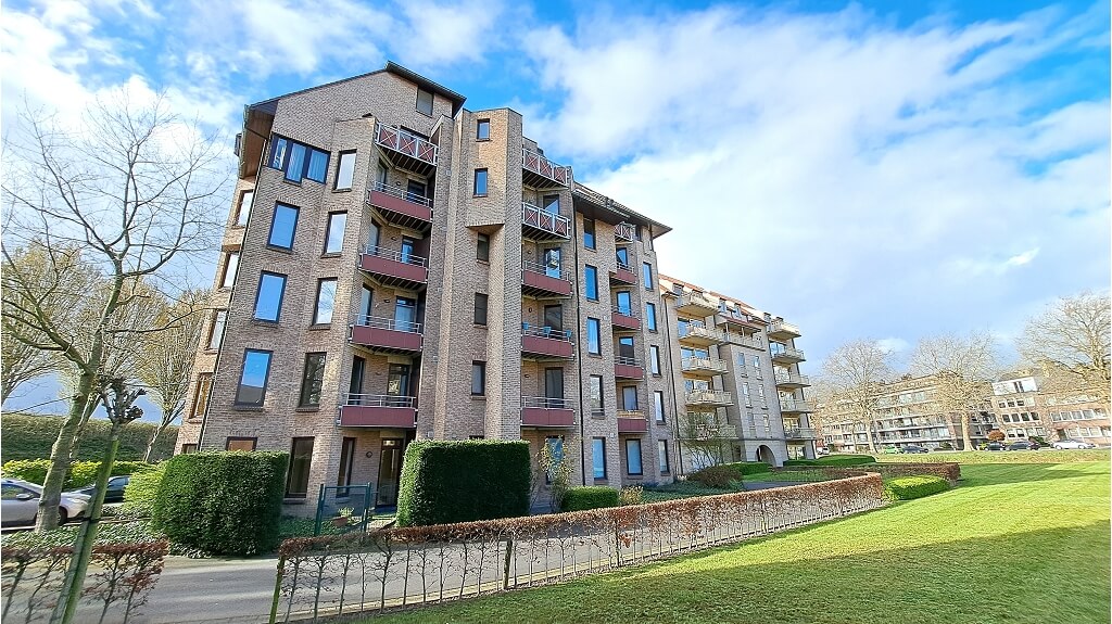 Instapklaar appartement met terras en autostandplaats te huur in Brugge