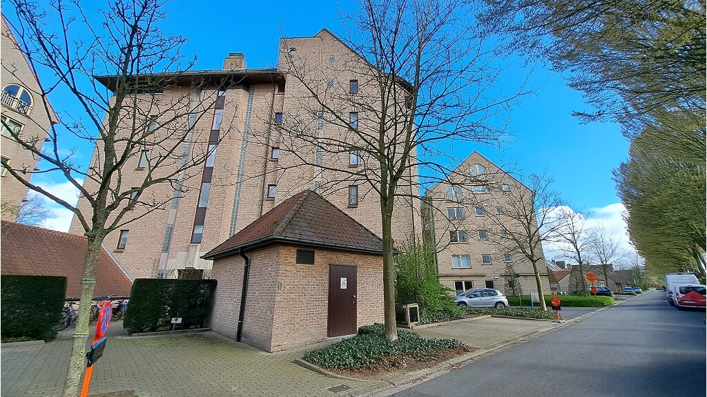 Instapklaar appartement met terras en autostandplaats te huur in Brugge