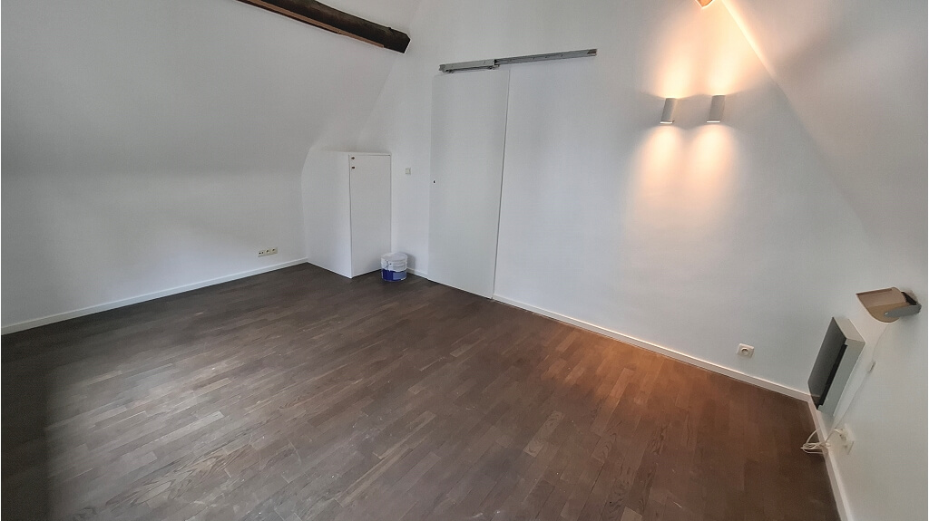 Comfortabel 1-slaapkamer Dakappartement in Loft-stijl te huur in Brugge