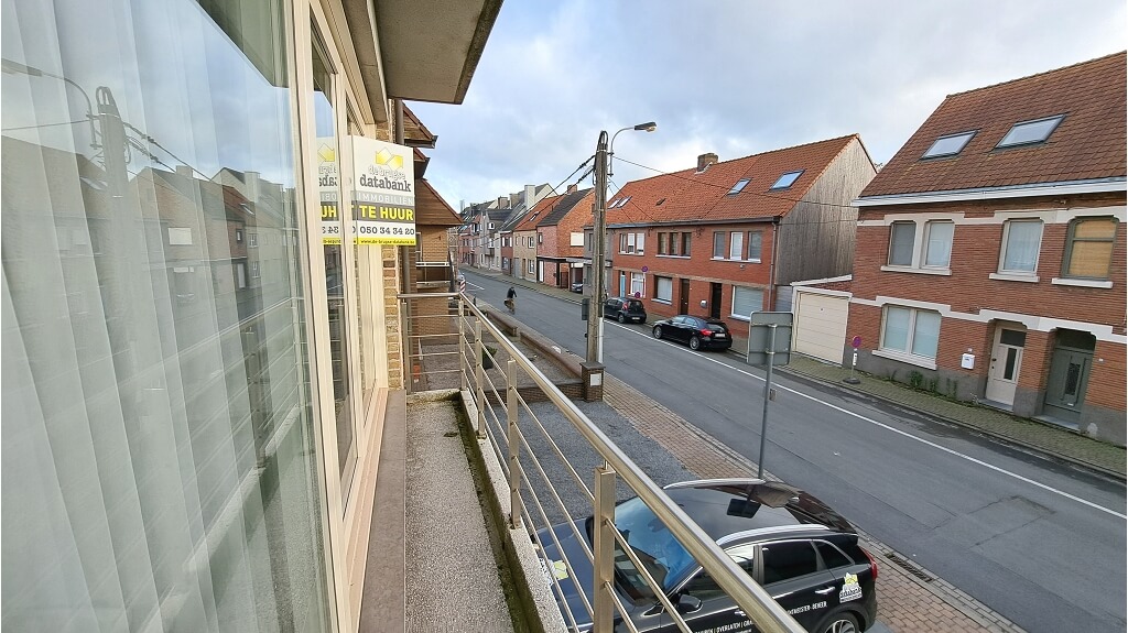 Instapklaar appartement met terras + autostaanplaats te huur in Torhout