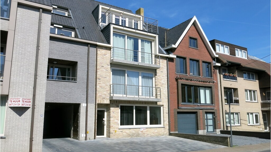 Instapklaar appartement met terras + autostaanplaats te huur in Torhout