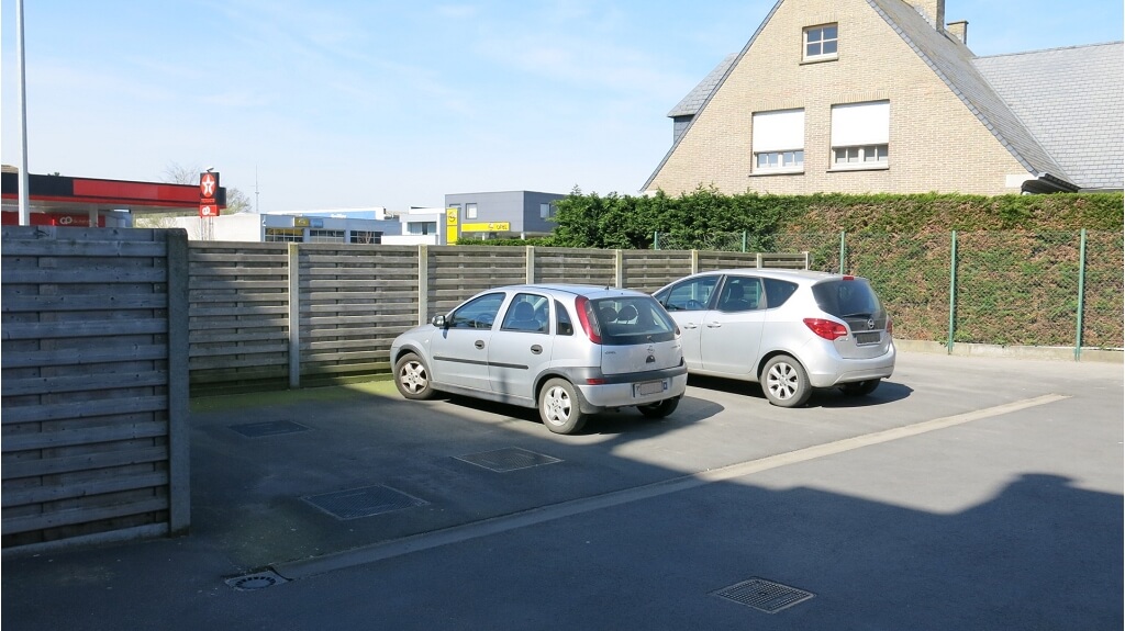 Instapklaar appartement met terras + autostaanplaats te huur in Torhout