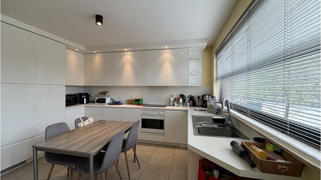 Ruime 3-slaapkamerduplex met Autostandplaats te huur in Zedelgem