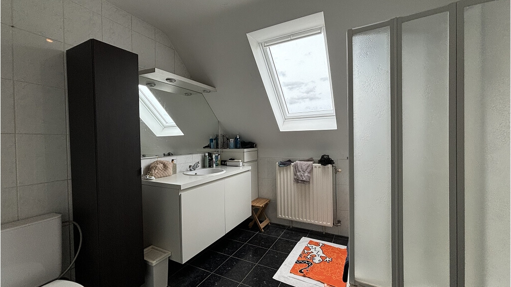 Ruime 3-slaapkamerduplex met Autostandplaats te huur in Zedelgem