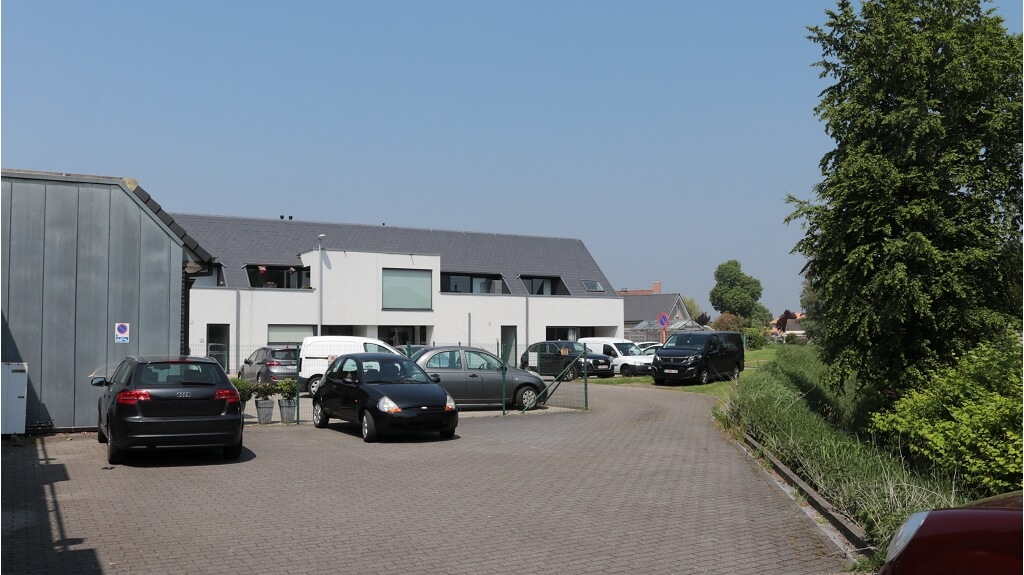 Ruime 3-slaapkamerduplex met Autostandplaats te huur in Zedelgem