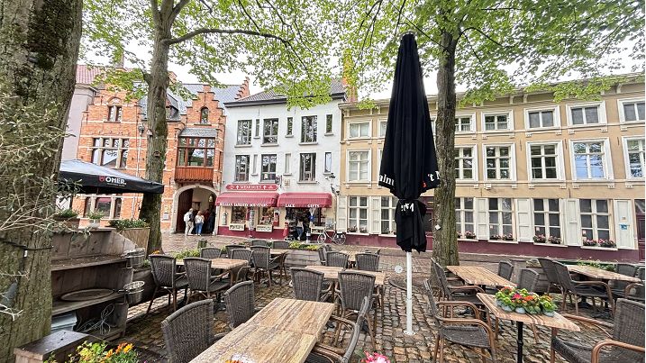Ruim 3-slaapkamerappartement met uniek uitzicht te huur in Brugge | Walplein 27 a Brugge (8000) | De Brugse Databank Vastgoed - immo - real estate -  050 34 34 20