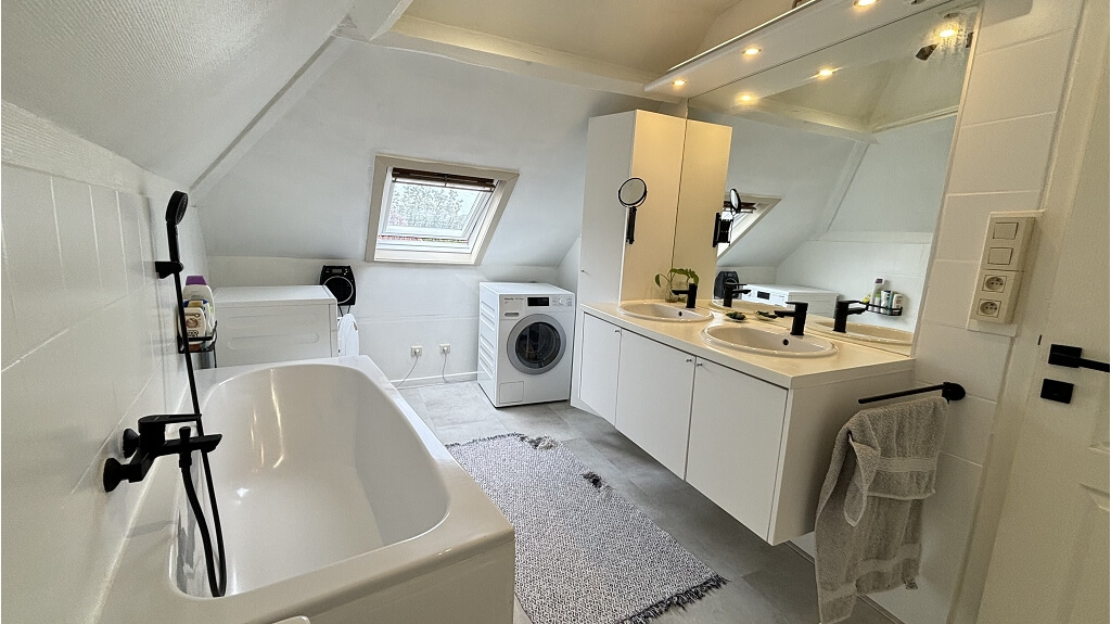 Ruim 3-slaapkamerappartement - toeristische topligging - regio Begijnhof te huur in Brugge