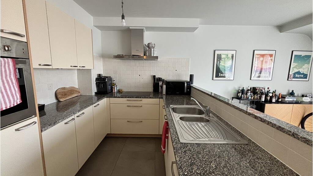 Instapklaar 2-slaapkamerappartement met terras + autostaanplaats te huur in Torhout