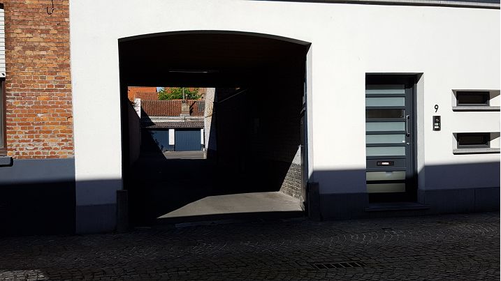 Garagebox met uitstekende ligging te huur in het centrum Brugge - De Brugse Databank Vastgoed - immo - real estate - 050 34 34 20