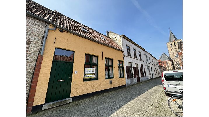 Vernieuwde en karaktervolle Brugse woning te huur in Brugge | Sint-Gilliskoorstraat 14 Brugge (8000) | De Brugse Databank Vastgoed - immo - real estate -  050 34 34 20