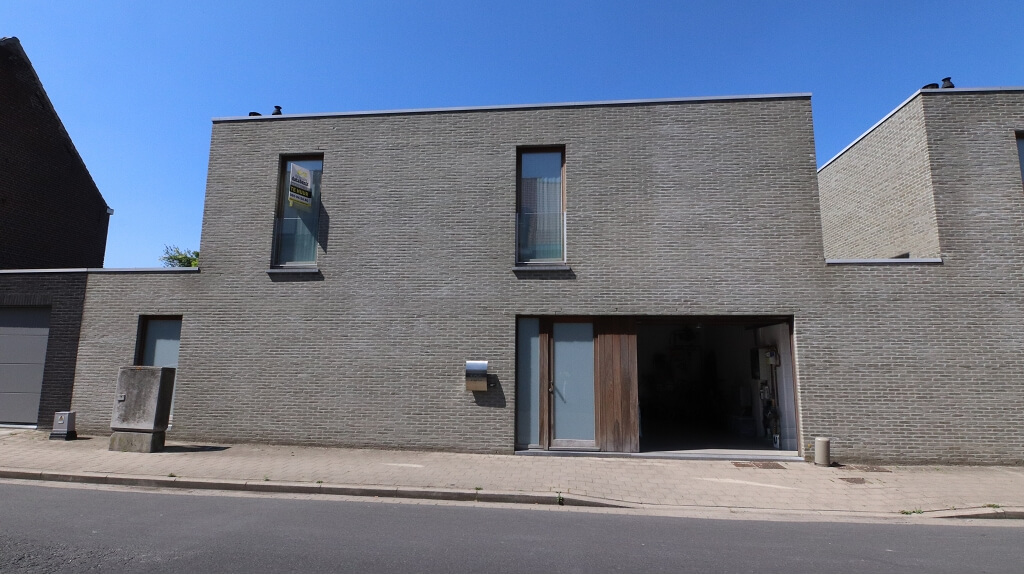 Recente 3-slaapkamerwoning met garage en tuin te huur in Izegem