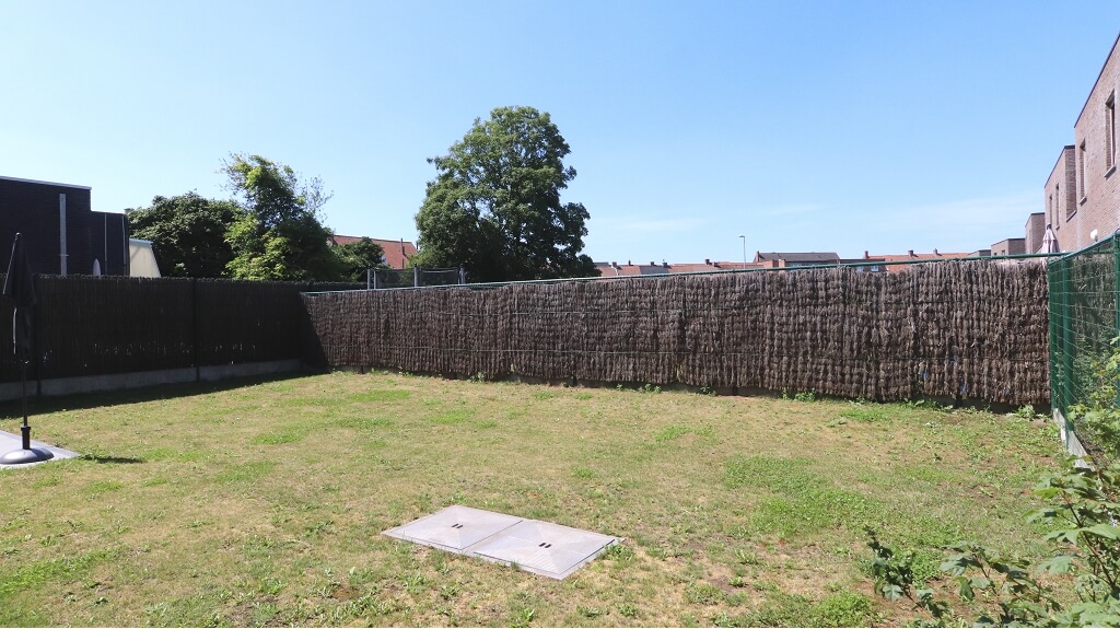 Recente 3-slaapkamerwoning met garage en tuin te huur in Izegem