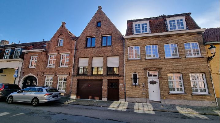 Comfortabele 3-slaapkamerwoning met Terras en Garage te huur in Brugge | Oude Gentweg 120 Brugge (8000) | De Brugse Databank Vastgoed - immo - real estate -  050 34 34 20