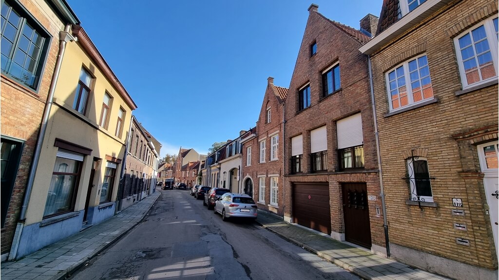 Comfortabele 3-slaapkamerwoning met Terras en Garage te huur in Brugge