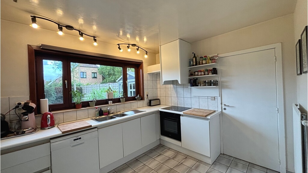 Ruime koppelwoning met Garage en Tuin te huur in Oedelem