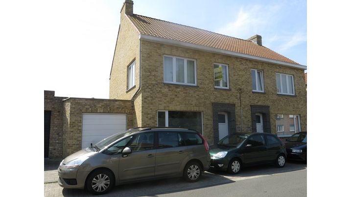 Moderne koppelwoning met garage te huur in Sint-Andries - De Brugse Databank  Vastgoed - immo - real estate -  050 34 34 20