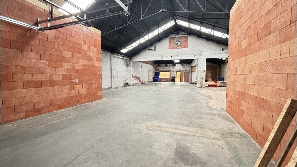 Opslagplaats ca. 304 m2 te huur in Sint-Andries Brugge