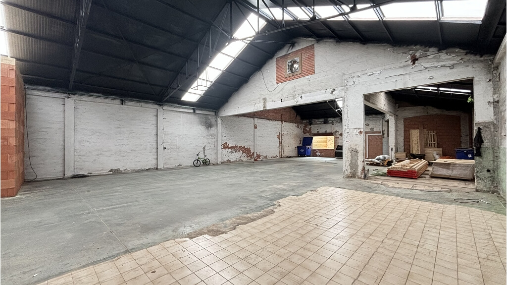 Opslagplaats ca. 304 m2 te huur in Sint-Andries Brugge