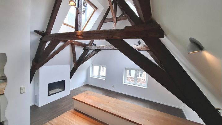 Eigentijds 1-slaapkamer Dakappartement in Loft-stijl te huur in Brugge | Zilverstraat 30 Brugge (8000) | De Brugse Databank Vastgoed - immo - real estate -  050 34 34 20