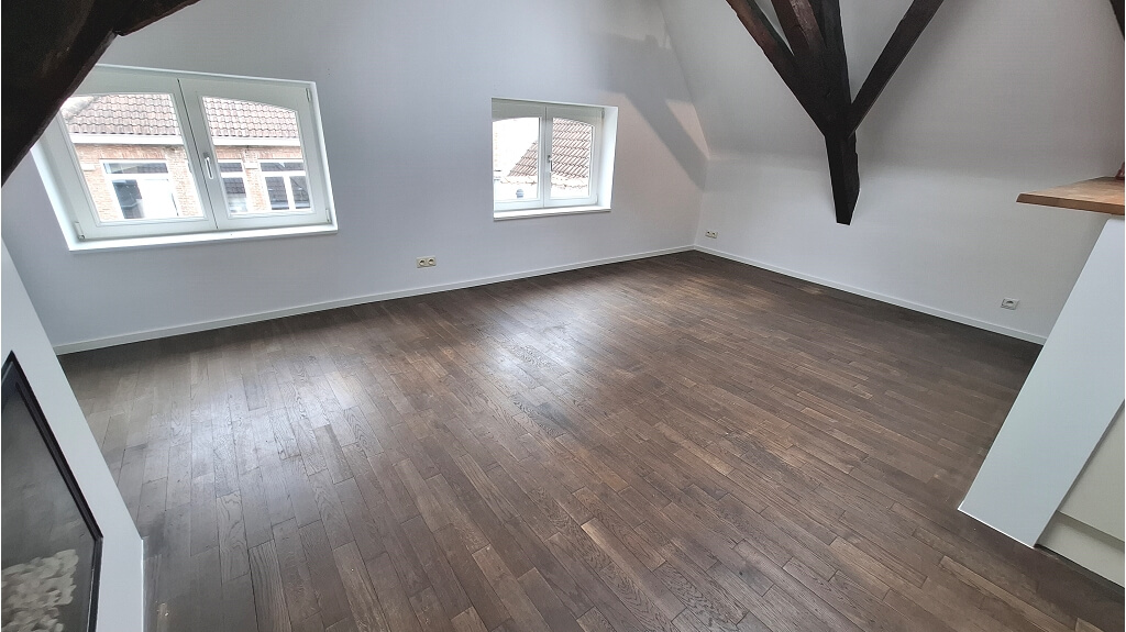 Eigentijds 1-slaapkamer Dakappartement in Loft-stijl te huur in Brugge