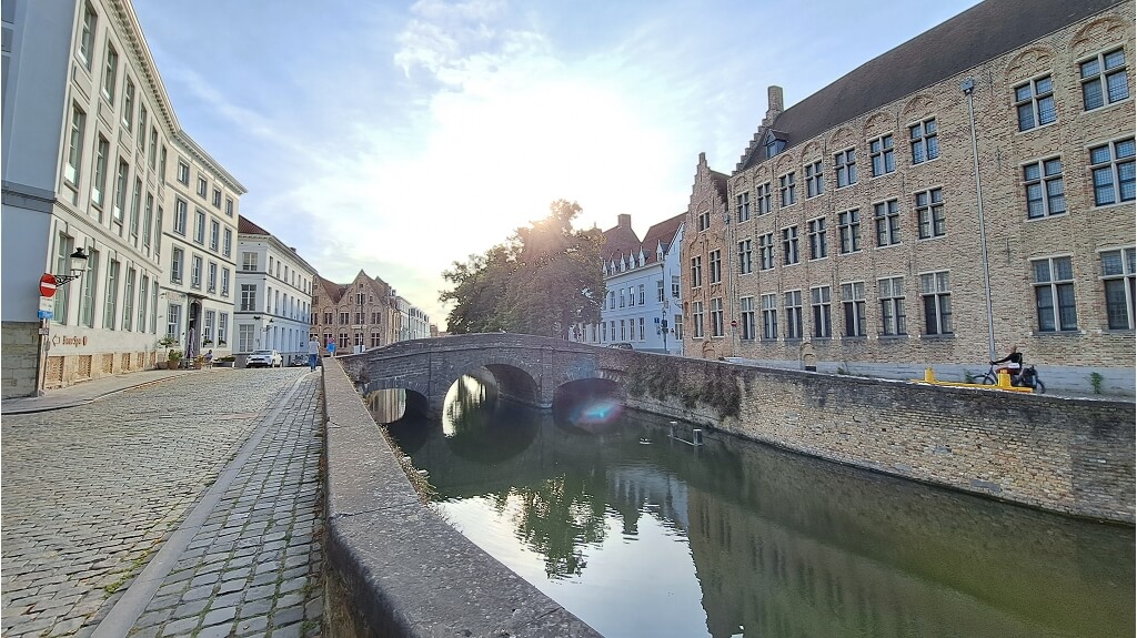 Ruim en lichtrijk 2-slaapkamerappartement te koop in Brugge