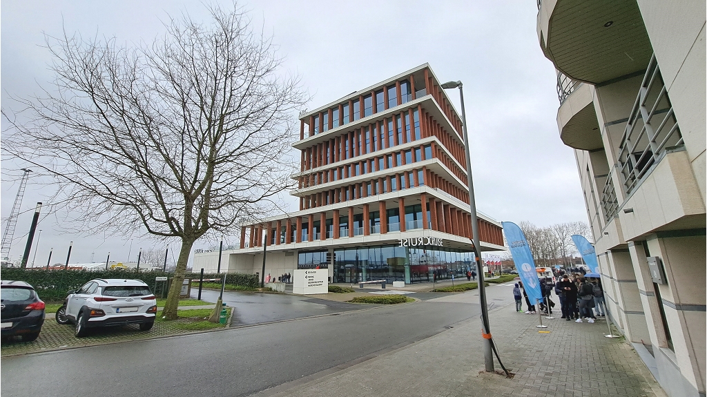 Dubbele autostandplaats met ruime berging te koop in Zeebrugge