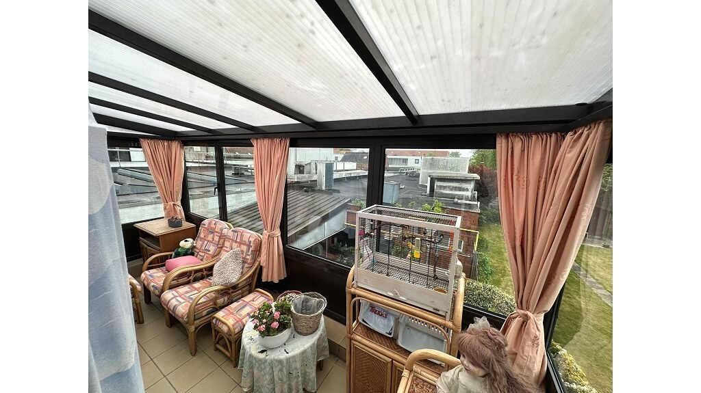 Handelshuis met woonst, opslagruimte, 3 garages te koop in Kortemark
