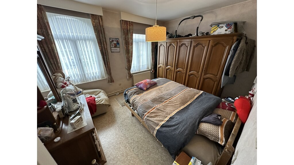 Handelshuis met woonst, opslagruimte, 3 garages te koop in Kortemark