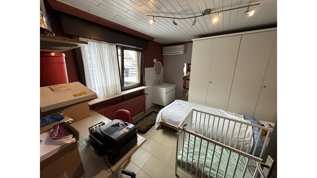 Handelshuis met woonst, opslagruimte, 3 garages te koop in Kortemark