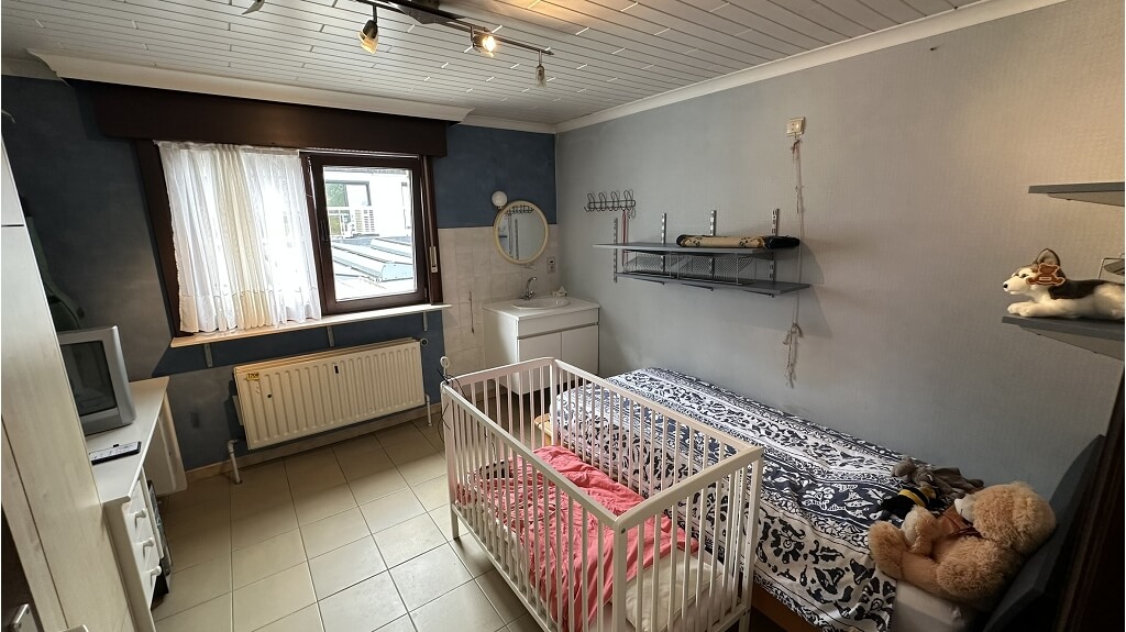 Handelshuis met woonst, opslagruimte, 3 garages te koop in Kortemark