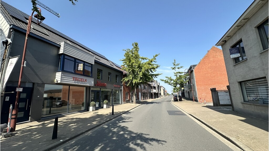Ruim woon- en handelshuis met loods (280m) te koop in Aartrijke Zedelgem