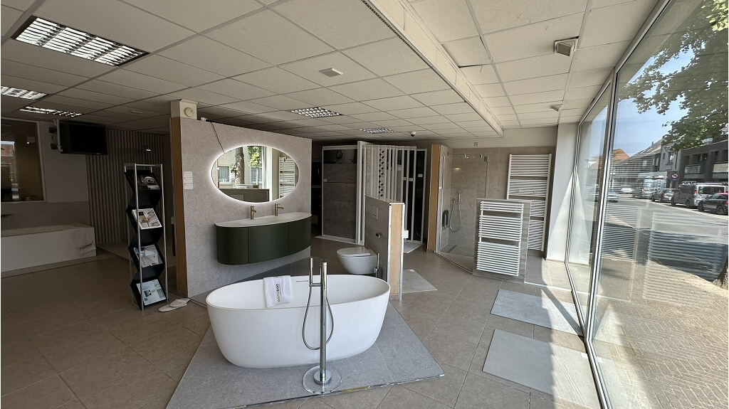 Ruim woon- en handelshuis met loods (280m) te koop in Aartrijke Zedelgem