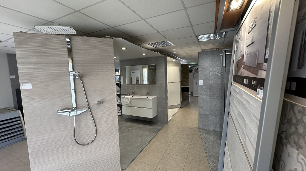 Ruim woon- en handelshuis met loods (280m) te koop in Aartrijke Zedelgem