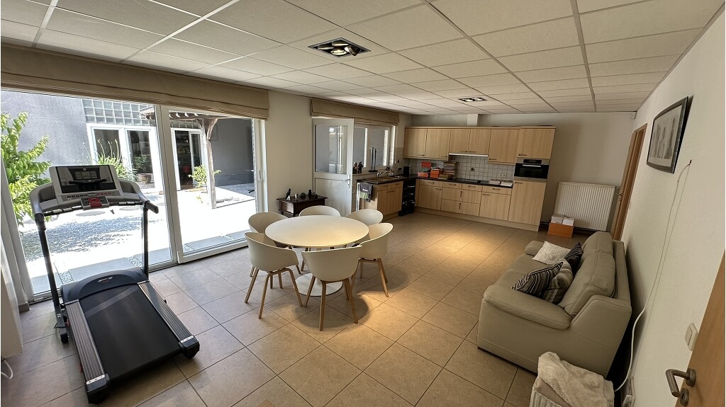 Ruim woon- en handelshuis met loods (280m) te koop in Aartrijke Zedelgem