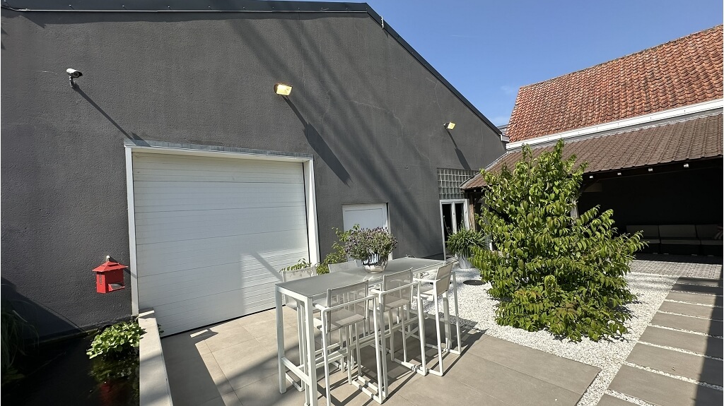 Ruim woon- en handelshuis met loods (280m) te koop in Aartrijke Zedelgem