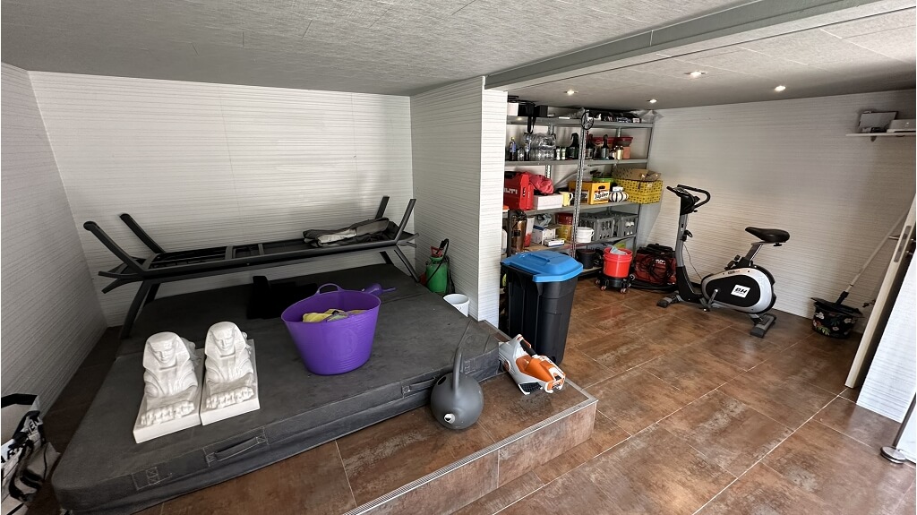 Ruim woon- en handelshuis met loods (280m) te koop in Aartrijke Zedelgem