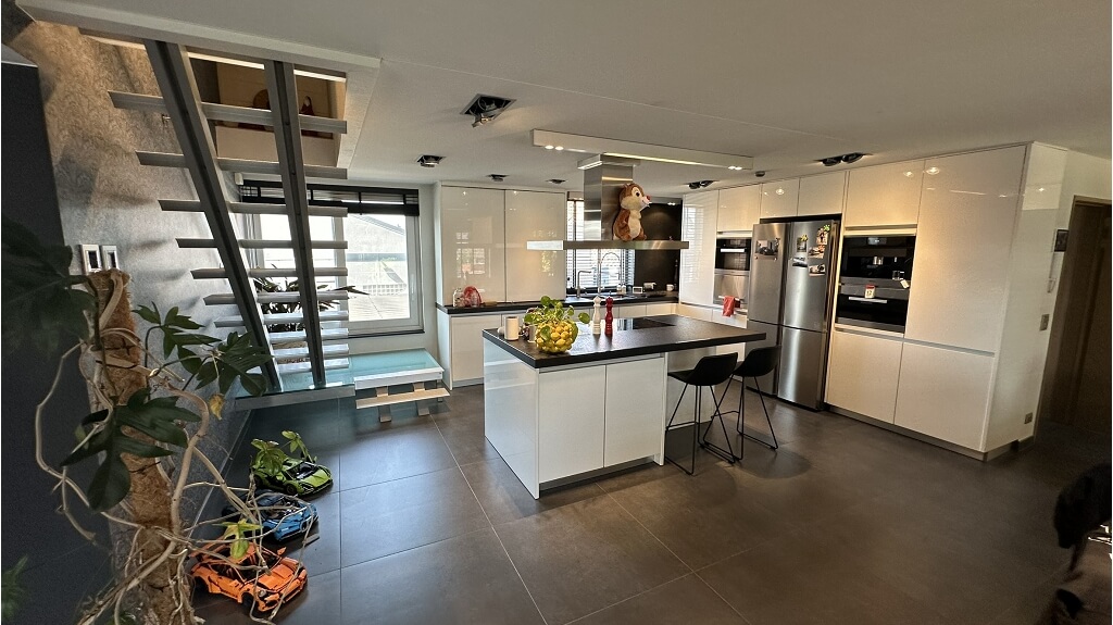 Ruim woon- en handelshuis met loods (280m) te koop in Aartrijke Zedelgem