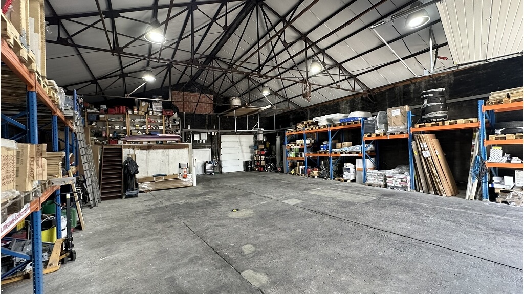 Ruim woon- en handelshuis met loods (280m) te koop in Aartrijke Zedelgem
