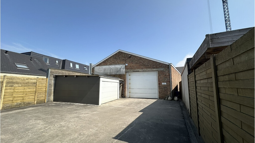 Ruim woon- en handelshuis met loods (280m) te koop in Aartrijke Zedelgem