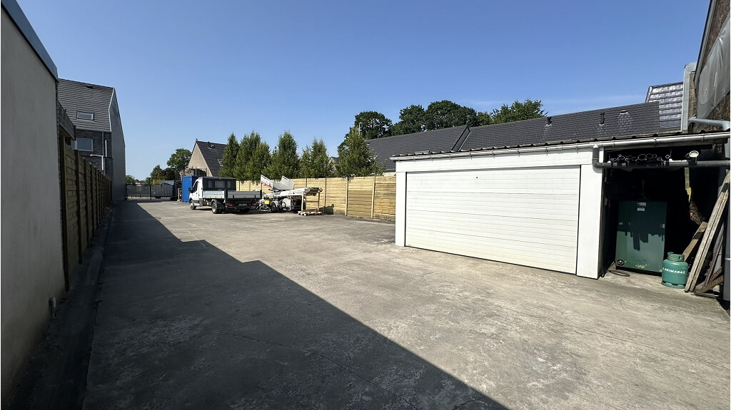 Ruim woon- en handelshuis met loods (280m) te koop in Aartrijke Zedelgem