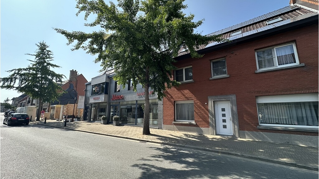 Ruim woon- en handelshuis met loods (280m) te koop in Aartrijke Zedelgem
