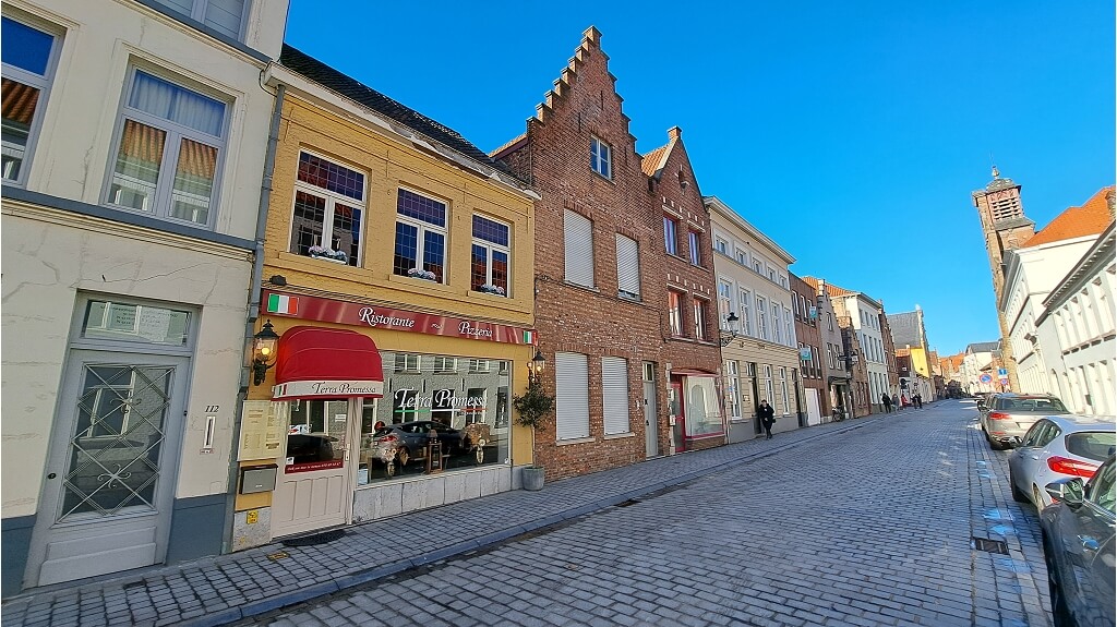 Horecapand met woonst en Garage te koop in Brugge