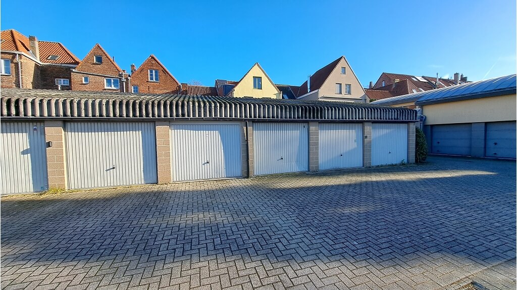 Horecapand met woonst en Garage te koop in Brugge